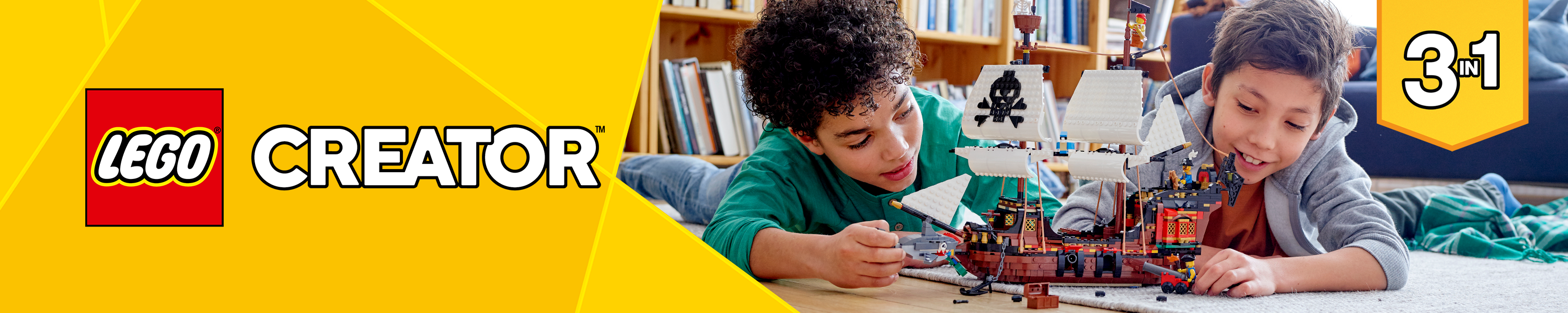 Banner LEGO® Creator zwei Kinder spielen mit LEGO Piratenschiff