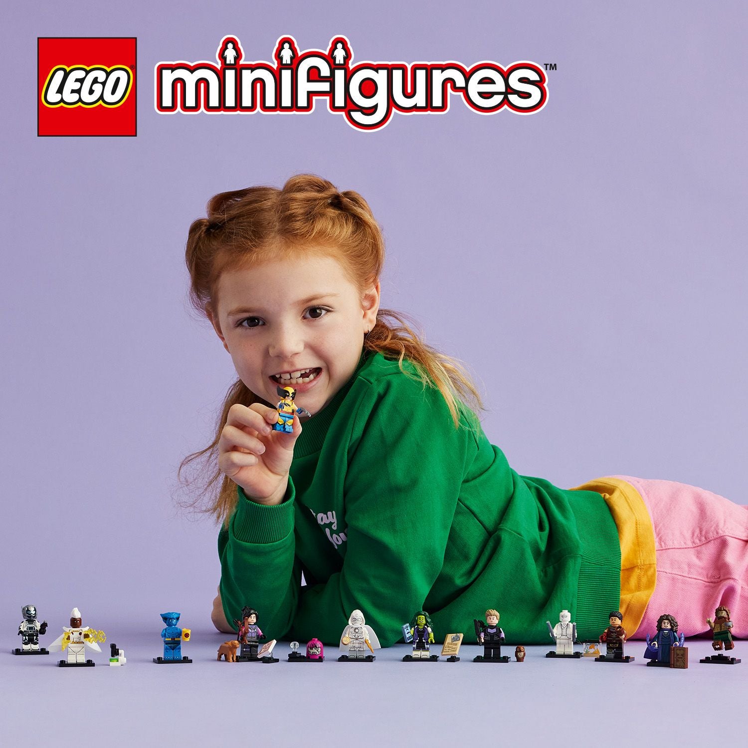 LEGO® Minifiguren Button für Serie Marvel 2. Mädchen auf helllauem Hintergrund