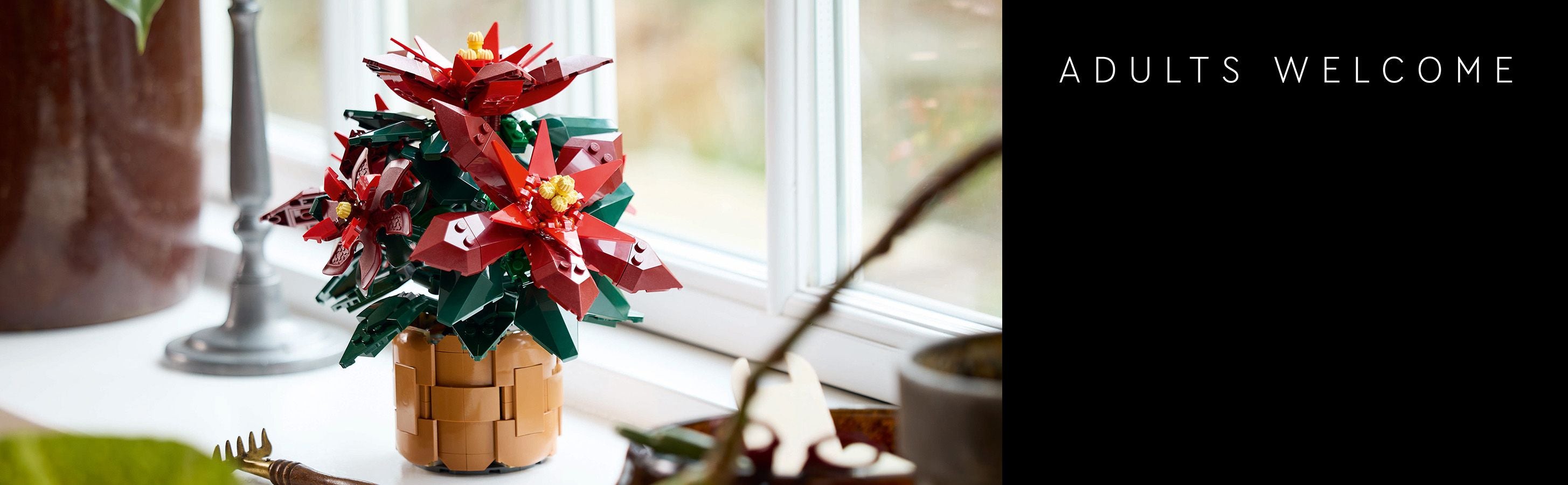 Roten Weihnachtsstern aus LEGO Teilen auf einer Fensterbank