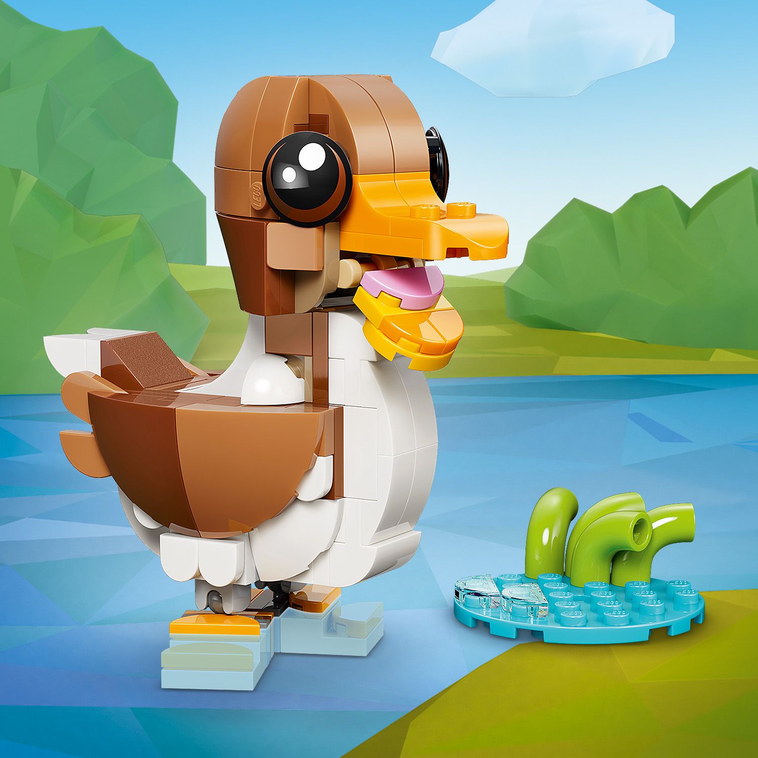 Verspielter LEGO Welpe mit braun-weißer Farbgebung, großen schwarzen Augen und herausgestreckter Zunge, stehend an einem kleinen blauen LEGO Teich mit grünen Pflanzen.