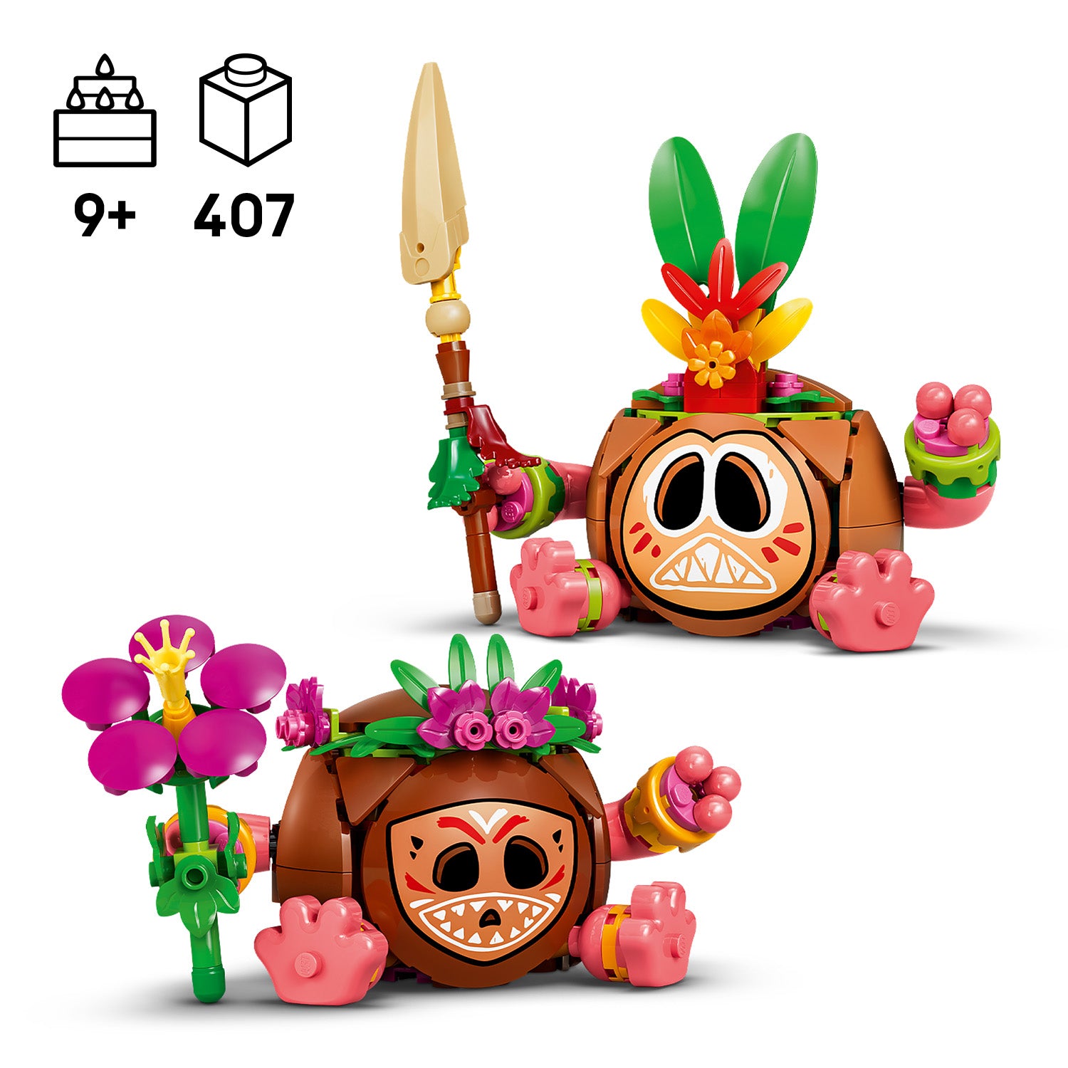 Zwei LEGO Figuren der Kakamora mit runden braunen Körpern, bemalten Gesichtern, pinken Händen und grünen sowie roten Pflanzen-Accessoires, eine hält einen Speer, die andere eine Blume