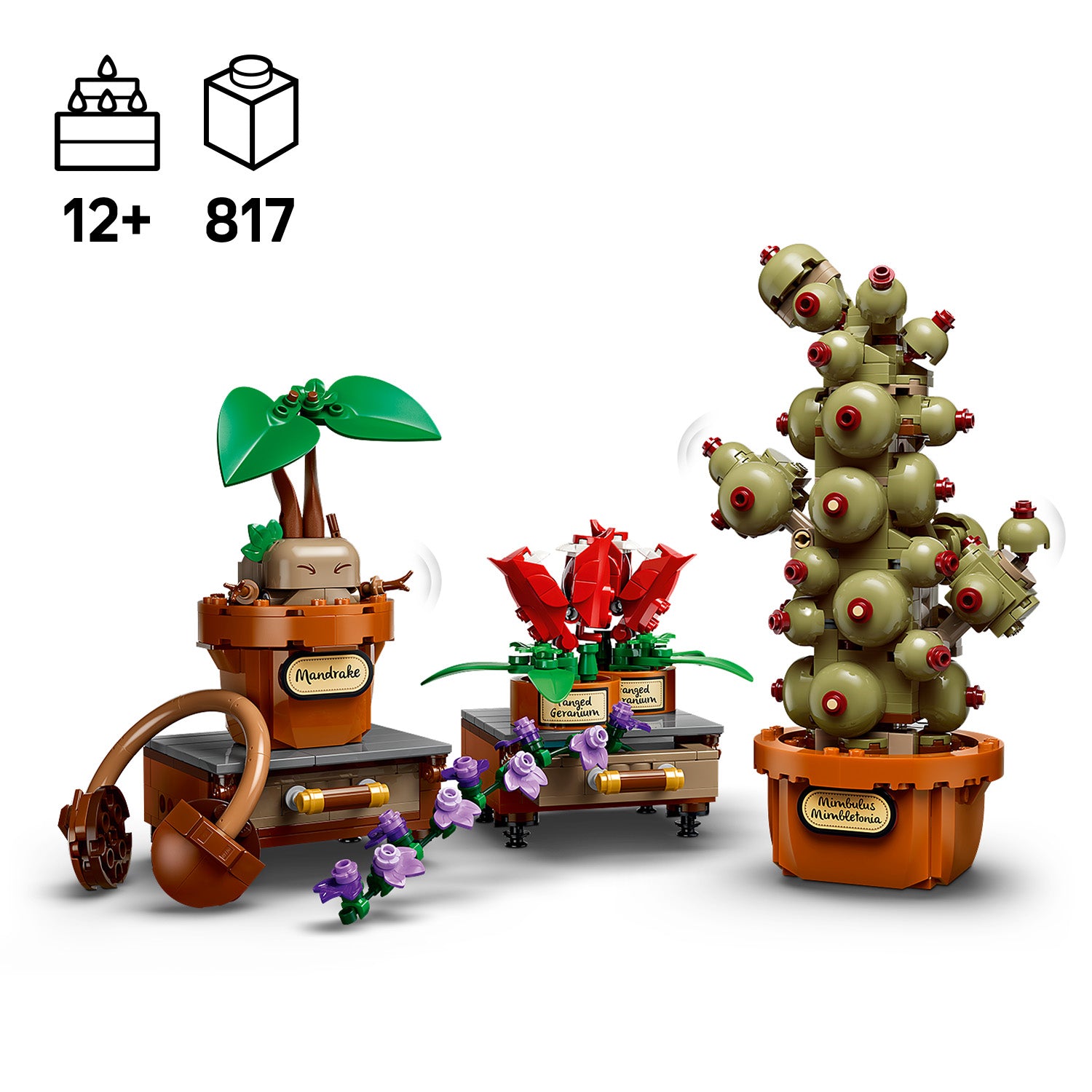 Drei LEGO Pflanzenmodelle mit Blumentöpfen, darunter eine Mandrake mit Blättern, eine Pflanze mit roten Blüten und eine kugelförmige Pflanze mit roten Knospen